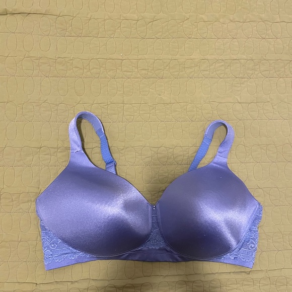 EUC Vanity Fair Blue 42D Bra 85% NYLON 15% SPANDEX & LACE 87% NYLON 13% SPANDEX - Picture 1 of 8